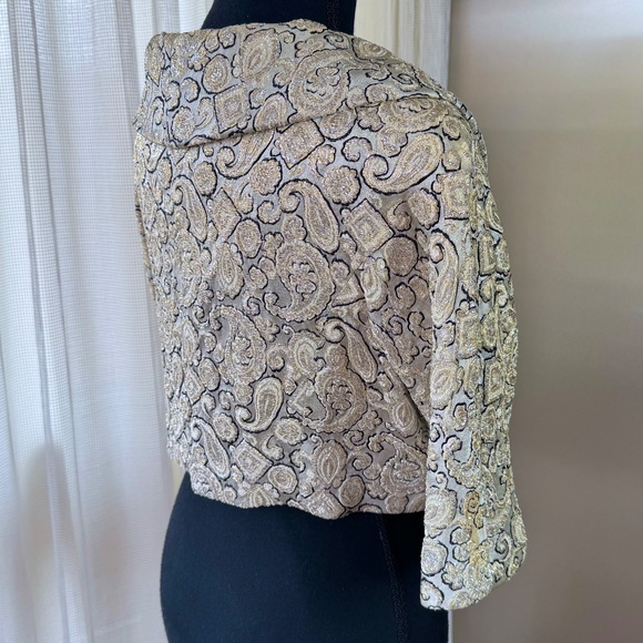 Vintage 1950s lame bolero, gold black cream brocade paisley, short jacket, 4 (S) - Picture 6 of 13